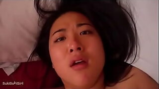 2 sister sleeping with bedroom
