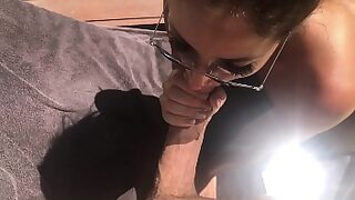 1080p un ouvrier costaud sest fait prendre en train de se branler dans un escalier