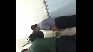 1080p un ouvrier costaud sest fait prendre en train de se branler dans un escalier