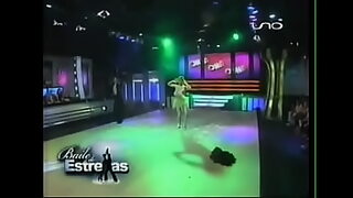 amigo dejo a su novia caliente y sola conmigo asi que nos pusimos a coger a sus espaldas siguenos en