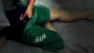 1080p un ouvrier costaud sest fait prendre en train de se branler dans un escalier