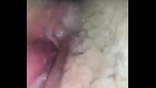 asiatica perdida en el bosque