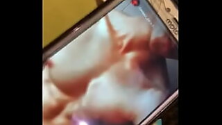 amigo dejo a su novia caliente y sola conmigo asi que nos pusimos a coger a sus espaldas siguenos en