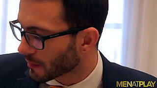 1080p un ouvrier costaud sest fait prendre en train de se branler dans un escalier