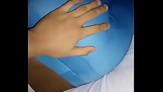 amigo dejo a su novia caliente y sola conmigo asi que nos pusimos a coger a sus espaldas siguenos en