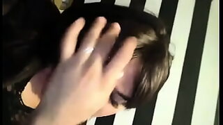 1080p un ouvrier costaud sest fait prendre en train de se branler dans un escalier