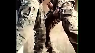 1080p un ouvrier costaud sest fait prendre en train de se branler dans un escalier