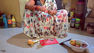 aunty changing hidden cam