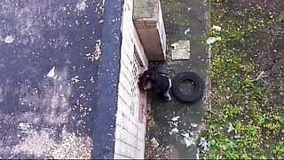 1080p un ouvrier costaud sest fait prendre en train de se branler dans un escalier