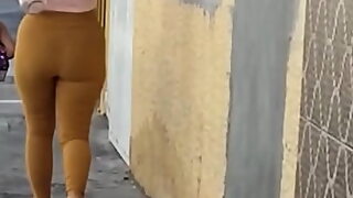 amarrada como una perra y que le den duro y fuerte