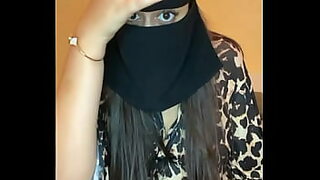 adolescent arabe en douche camera cachee