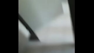 1080p un ouvrier costaud sest fait prendre en train de se branler dans un escalier