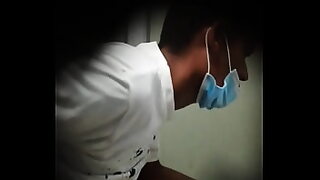 1080p un ouvrier costaud sest fait prendre en train de se branler dans un escalier