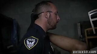 2 female cops get fucked