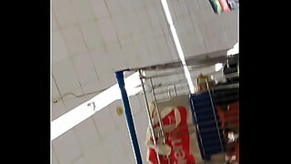 1080p un ouvrier costaud sest fait prendre en train de se branler dans un escalier