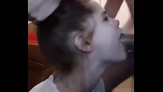 1080p un ouvrier costaud sest fait prendre en train de se branler dans un escalier