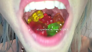 eli sucks dick
