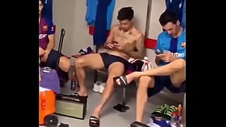 1080p un ouvrier costaud sest fait prendre en train de se branler dans un escalier