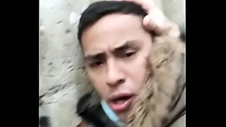 1080p un ouvrier costaud sest fait prendre en train de se branler dans un escalier