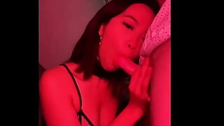 a su hermana dormida y se la folla