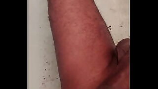 amarrada como una perra y que le den duro y fuerte