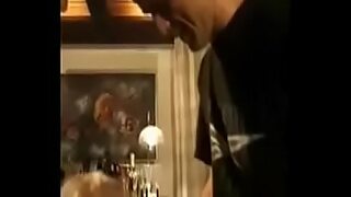 1080p un ouvrier costaud sest fait prendre en train de se branler dans un escalier