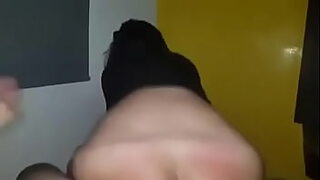 1080p un ouvrier costaud sest fait prendre en train de se branler dans un escalier