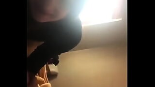 chivola se aprovecha de tio mientras duerme