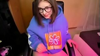 1 girl 4 boys at a time 1 in moutn 2 in vagina 1 in 2 hole