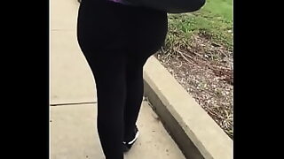 jiggling booty