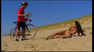 2 guys fuck a girl on the beach
