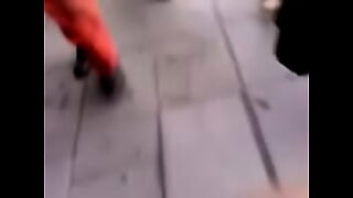 1080p un ouvrier costaud sest fait prendre en train de se branler dans un escalier