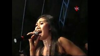 1 lobang 3 batang sampai keluar darah dari memek