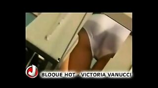 comadre culona en lenceria roja siempre me saca la leche