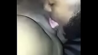10 girls kissing