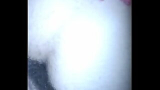 acariciando nalgas a chapin de corte