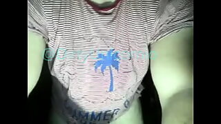 2 fille contre un mec noir