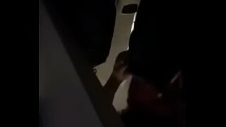 chica orinando se da cuenta y muestra mas el culo con espiando y se da cuenta mov