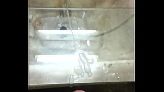 agacharse para cojer el jabon