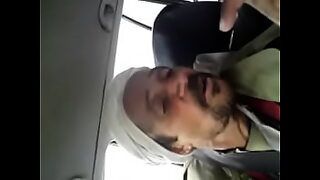 1080p un ouvrier costaud sest fait prendre en train de se branler dans un escalier