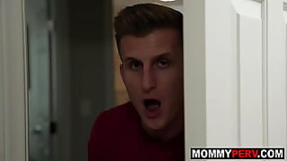 18 year old breaks the seal of the pussy with her step brothers big