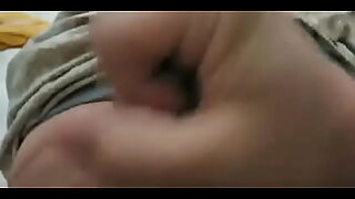 amigo dejo a su novia caliente y sola conmigo asi que nos pusimos a coger a sus espaldas siguenos en