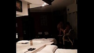 1080p un ouvrier costaud sest fait prendre en train de se branler dans un escalier