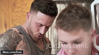 18 year old breaks the seal of the pussy with her step brothers big