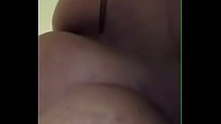 anak kecil di paksa dalam mobil