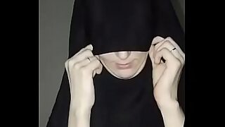 arab with niqab vomiting