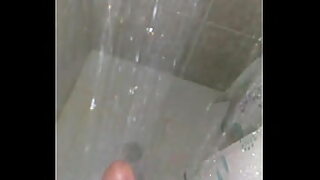 1080p un ouvrier costaud sest fait prendre en train de se branler dans un escalier