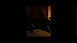 amigo dejo a su novia caliente y sola conmigo asi que nos pusimos a coger a sus espaldas siguenos en