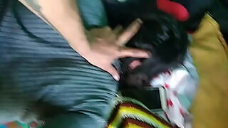 amigo dejo a su novia caliente y sola conmigo asi que nos pusimos a coger a sus espaldas siguenos en