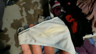 aunty removeing panty